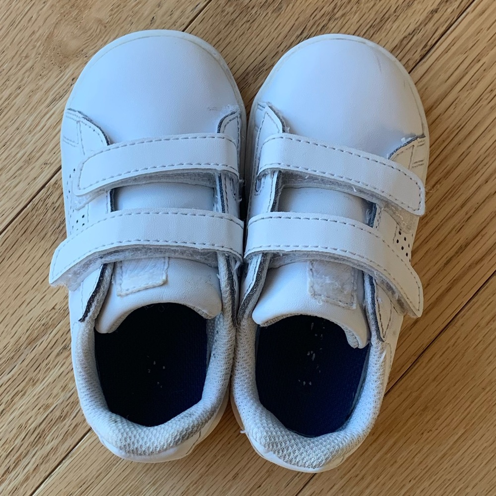 ✨K-Swiss (7) White Baby Sneakers✨